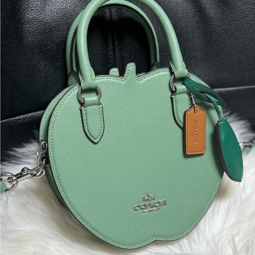 Coach Green Apple Shaped Crossbody leather CR250 NWT - Picture 2 of 11